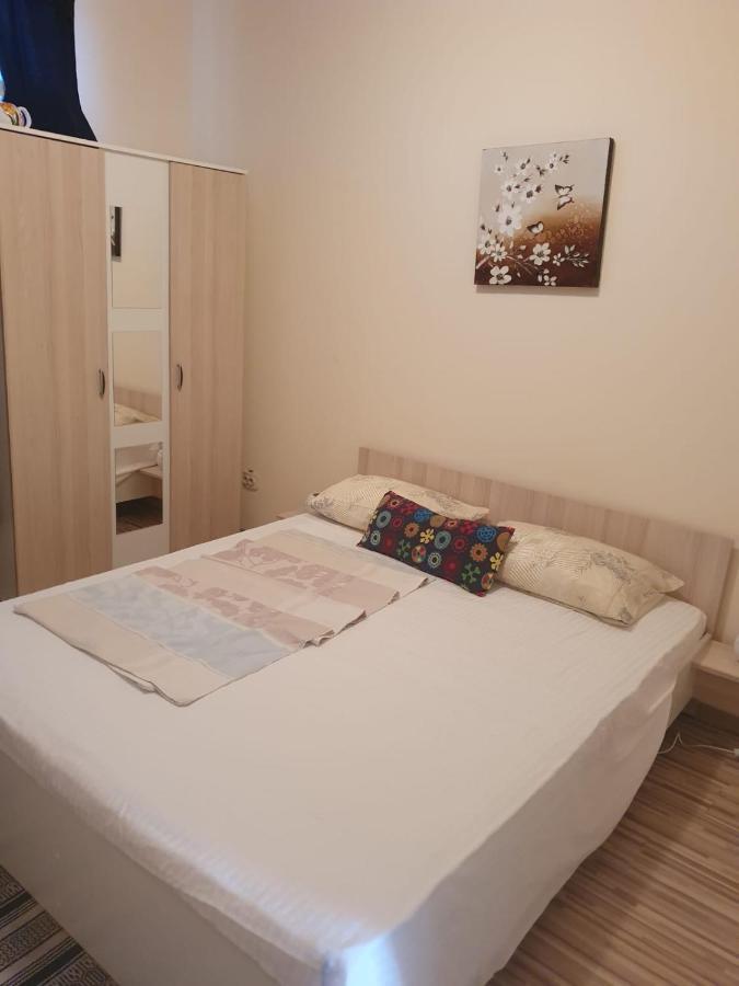 Relax Haus Hotel Hunedoara Eksteriør billede
